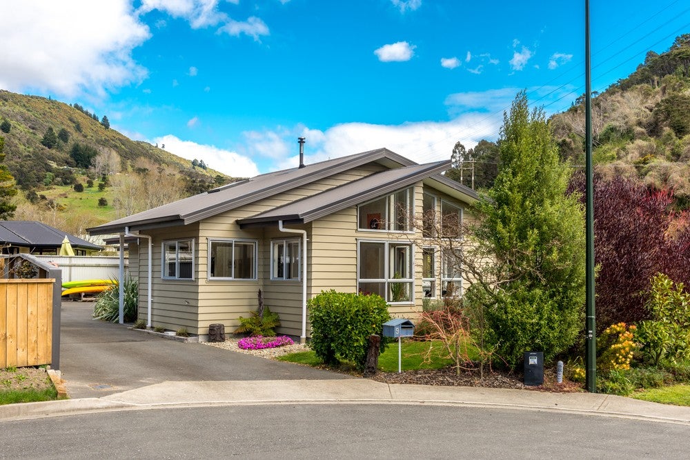 9 Cummins Street, The Brook, Nelson - Carousel 1