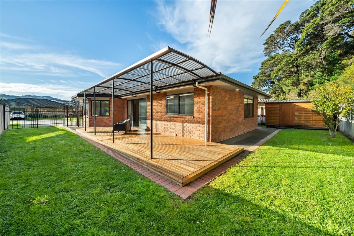29 Evergreen Crescent, Trentham, Upper Hutt - Carousel 1