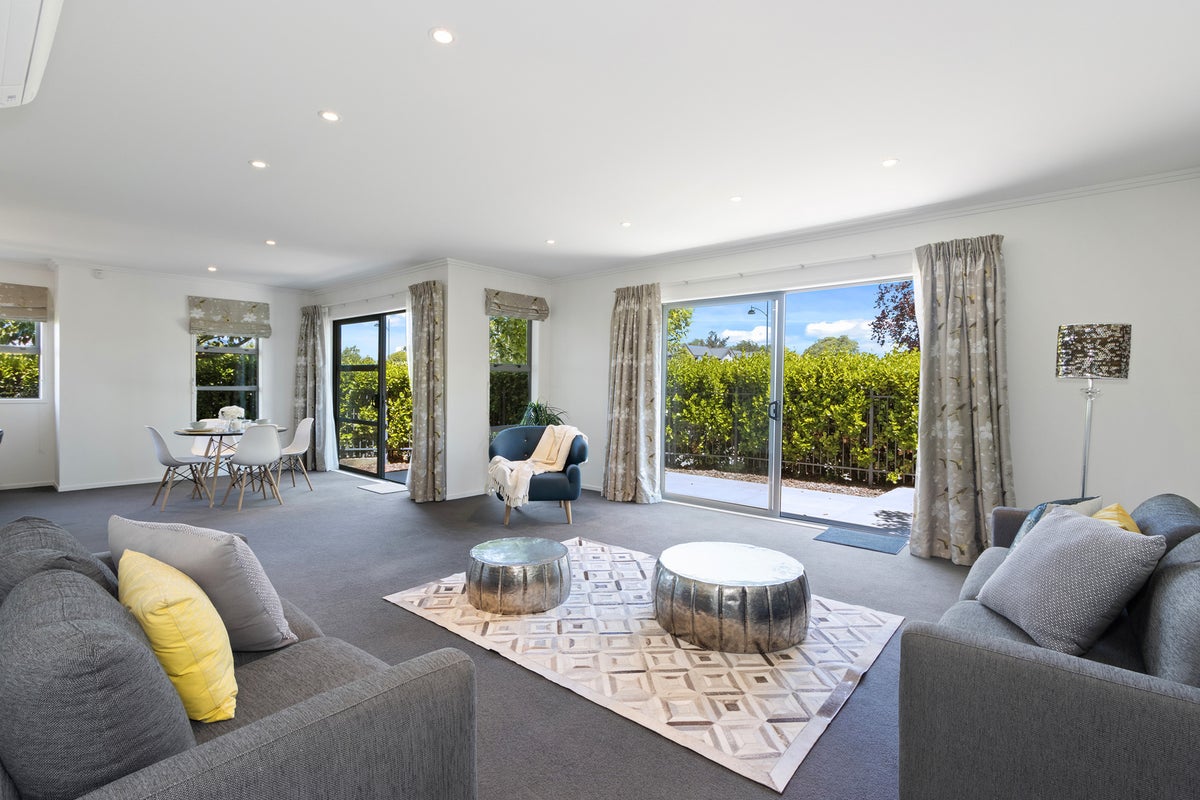 1 The Willows, Hillmorton, Christchurch - Carousel 2