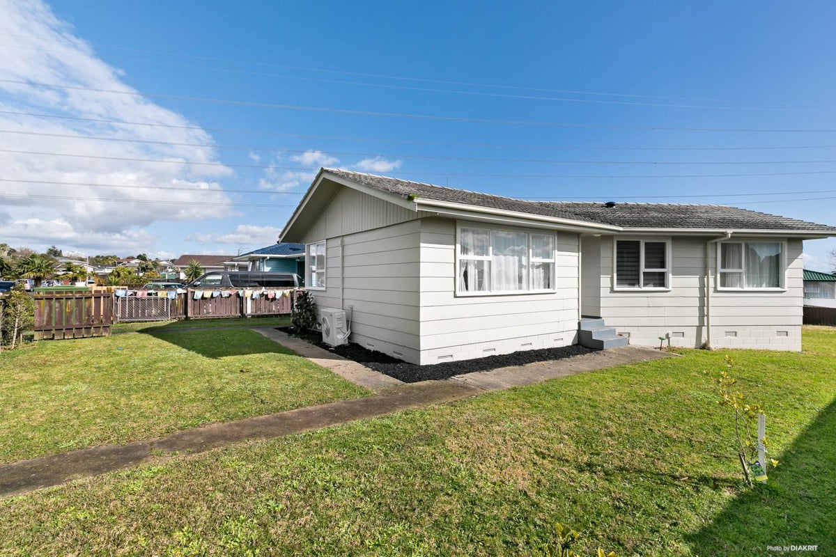 35 Zelda Avenue, Clover Park, Auckland - Carousel 1