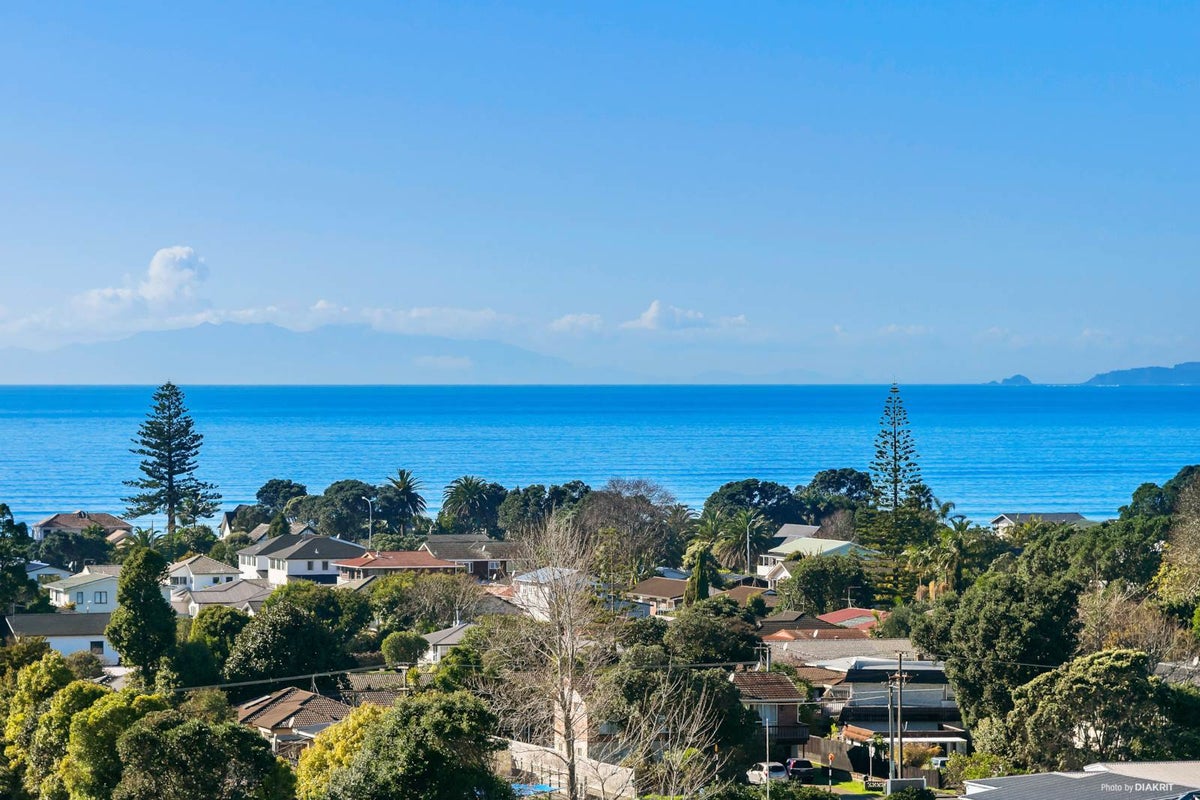 22 Panorama Heights, Orewa, Orewa - Carousel 1