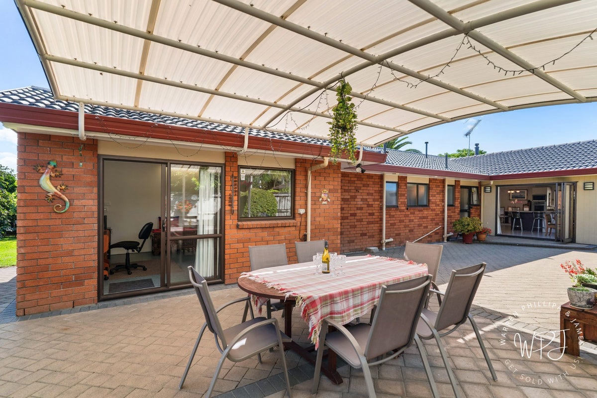 1 Gaylord Place, Conifer Grove, Papakura, Auckland - Carousel 1