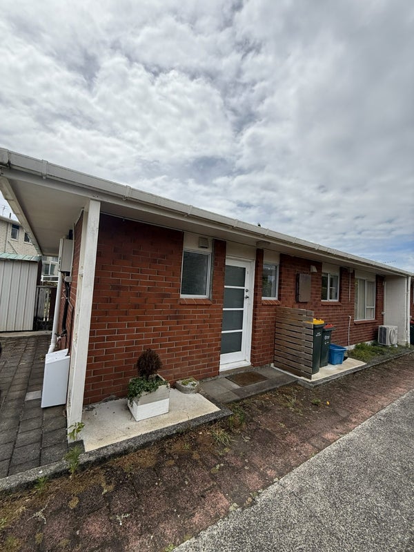 1/10 Brierley Place, Marfell, New Plymouth - Carousel 1