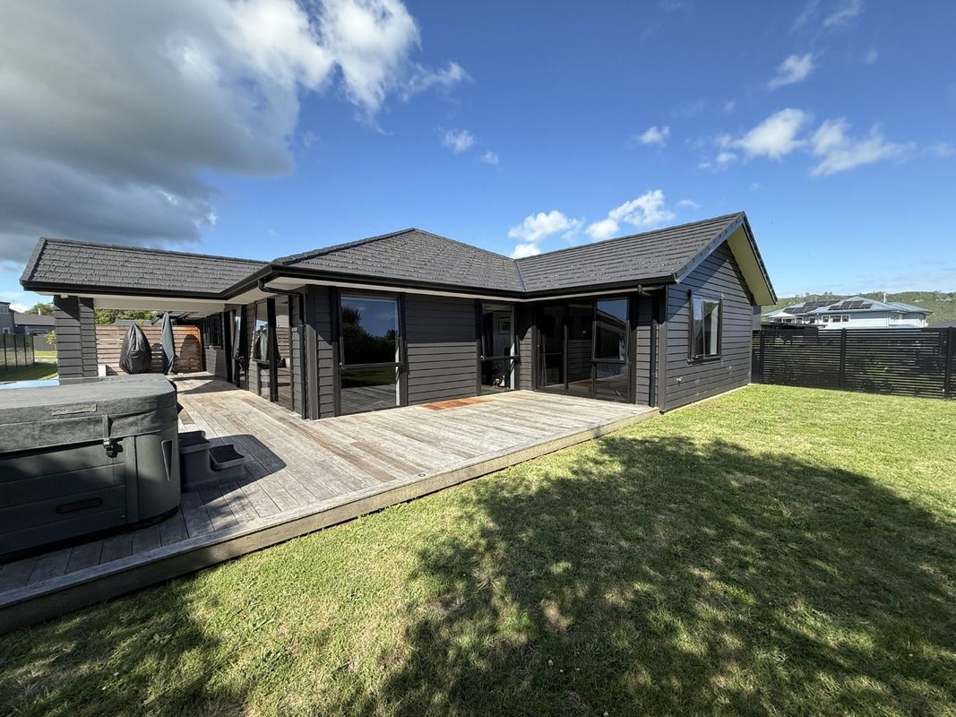 39 Okaia Drive, Kinloch, Taupo, Waikato - Carousel 1