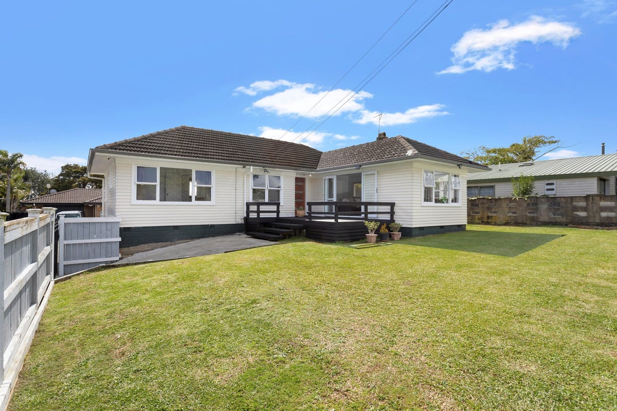 13 Collie Street, Hillpark, Auckland - Carousel 1