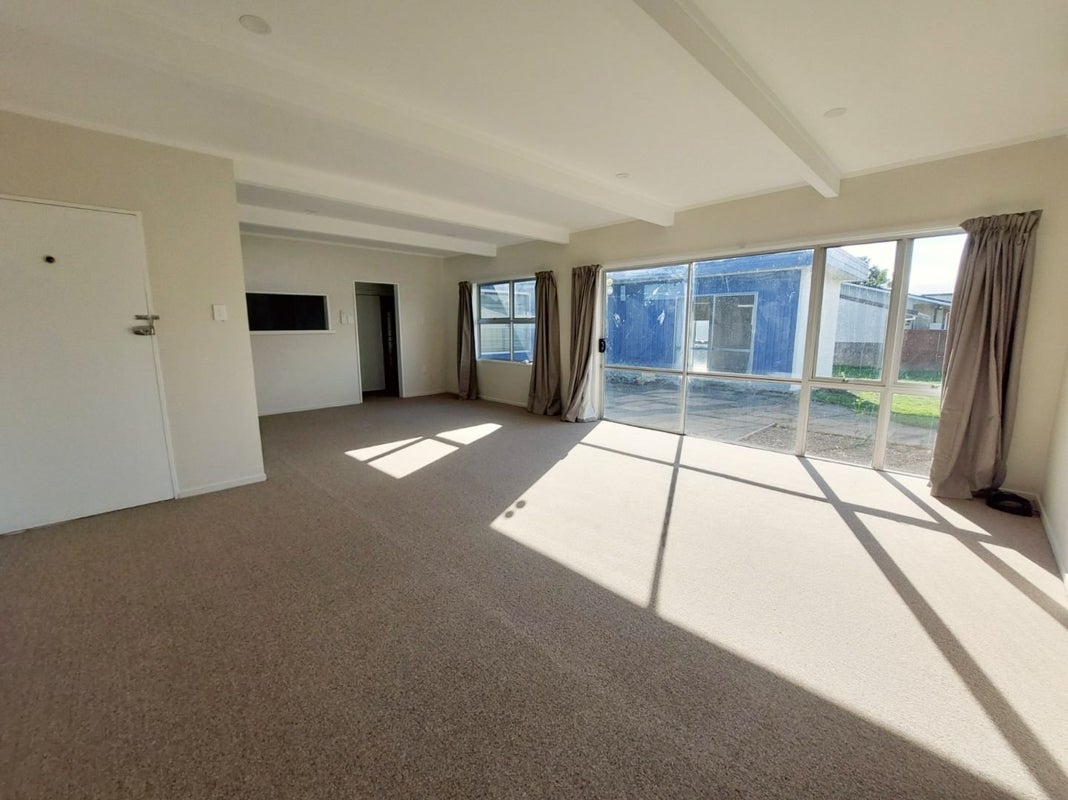 14 Morrow Avenue, St Andrews, Hamilton - Carousel 2