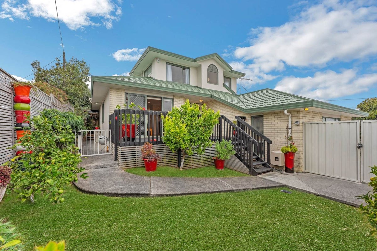 2/65 College Road, Northcote, Auckland - Carousel 1