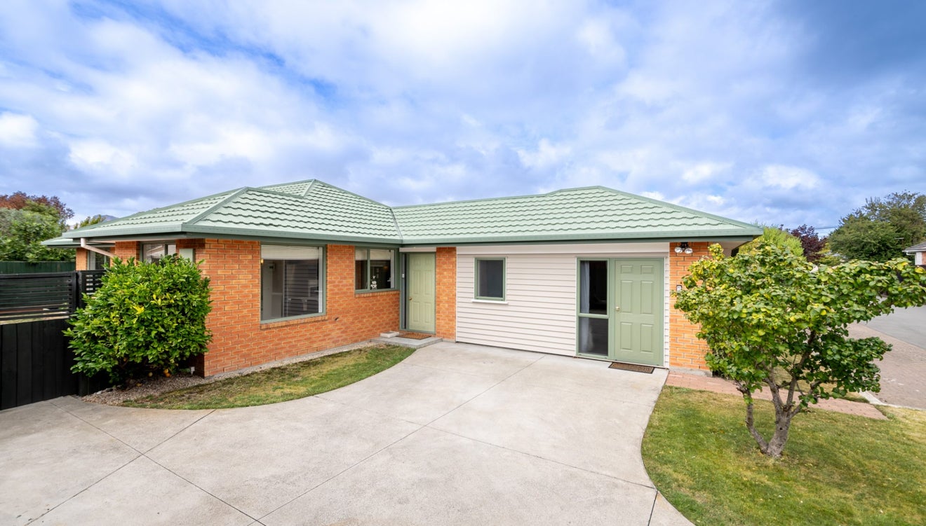 11 Bluebell Lane, Woolston, Christchurch - Carousel 1