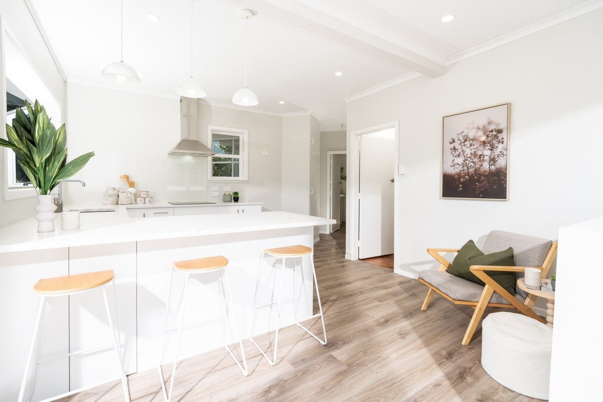 3 Grenfell Drive, Karori, Wellington - Carousel 1