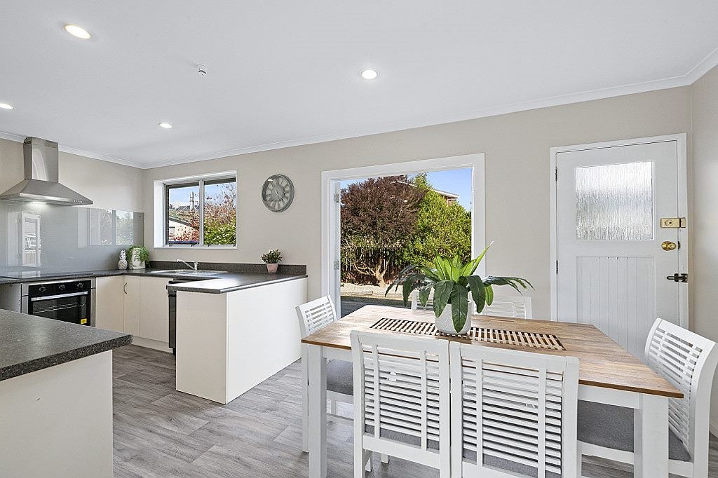24 Montana Road, Totara Park, Upper Hutt - Carousel 2