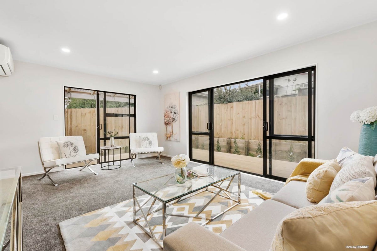 3 De Quincey Terrace, Highland Park, Auckland - Carousel 2