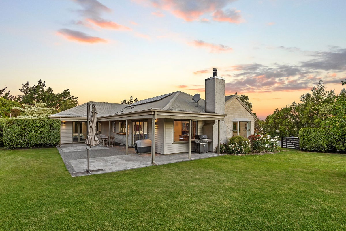 15 John Leith Place, Leithfield, Amberley - Carousel 1