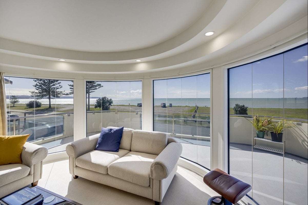 24 The Esplanade, Westshore, Napier - Carousel 2