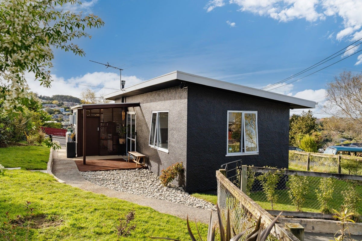 2 Mannering Street, Waverley, Dunedin - Carousel 1