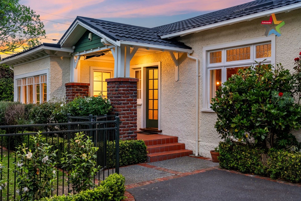 1/10 Maire Street, Woburn, Lower Hutt - Carousel 2