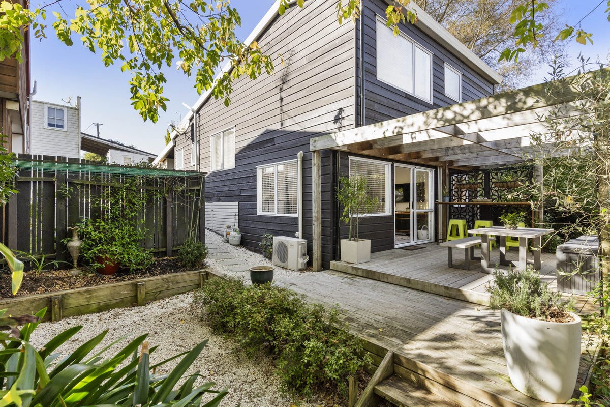 2/98 Birkenhead Avenue, Birkenhead, Auckland - Carousel 1