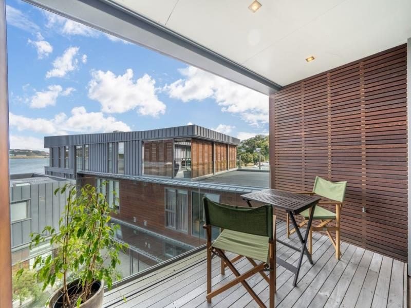 S205/326 Evans Bay Pde, Hataitai, Wellington - Carousel 2