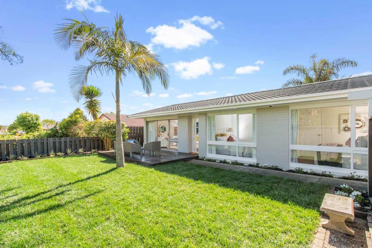 25 HEDGE ROW, Sunnyhills, Auckland - Carousel 2