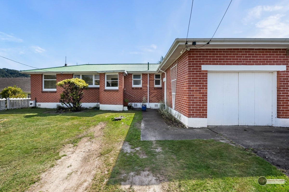41 Dowling Grove, Silverstream, Upper Hutt - Carousel 18