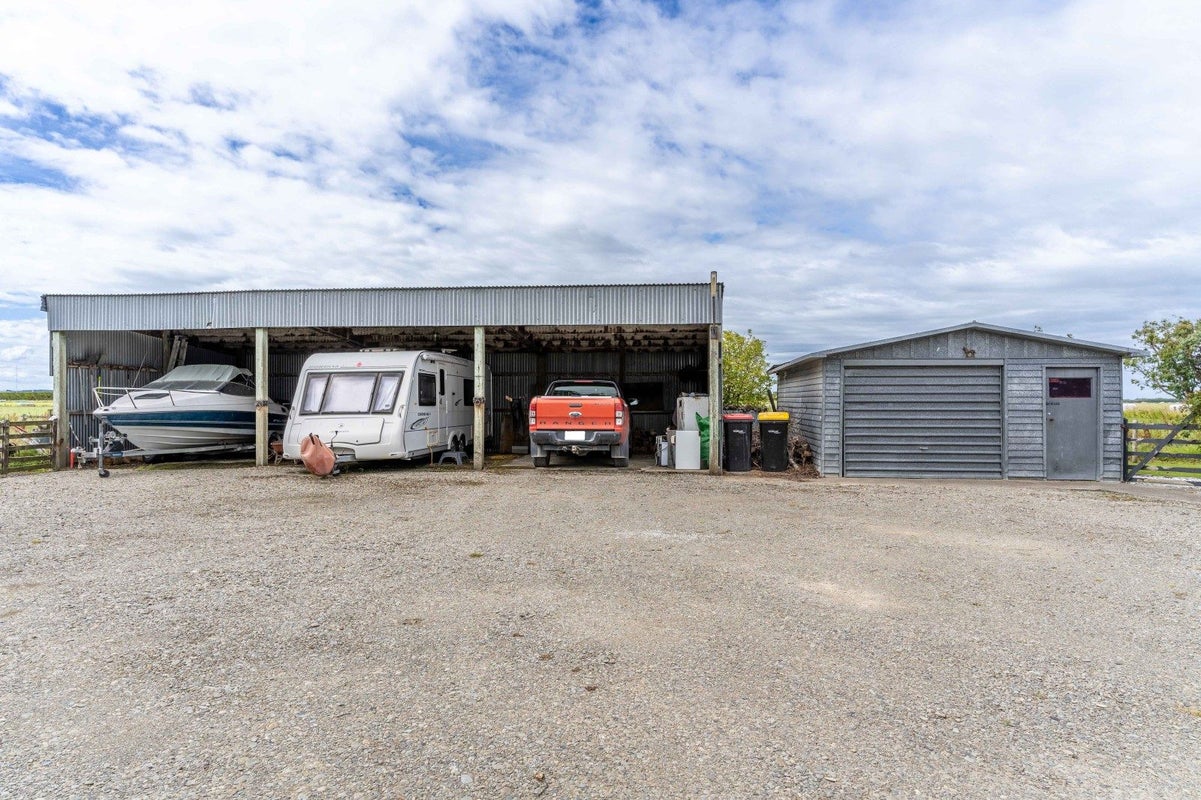 35 Crowe Road, Springhills, Winton - Carousel 15