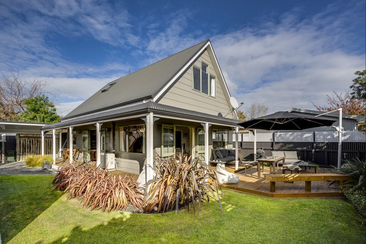 205B Grove Road, Mayfair, Hastings - Carousel 1
