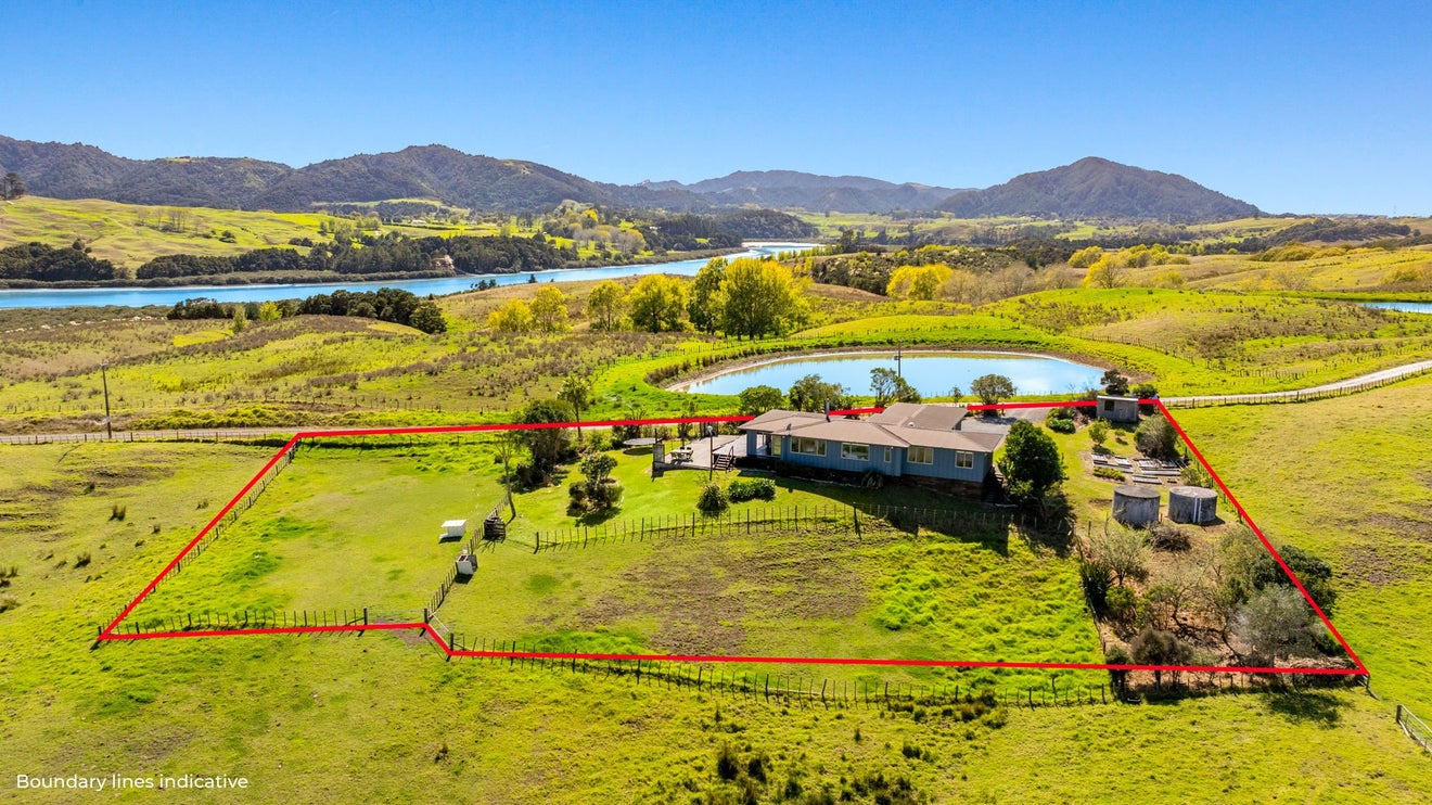 301 Ranganui Road, Kaiwaka - Carousel 38