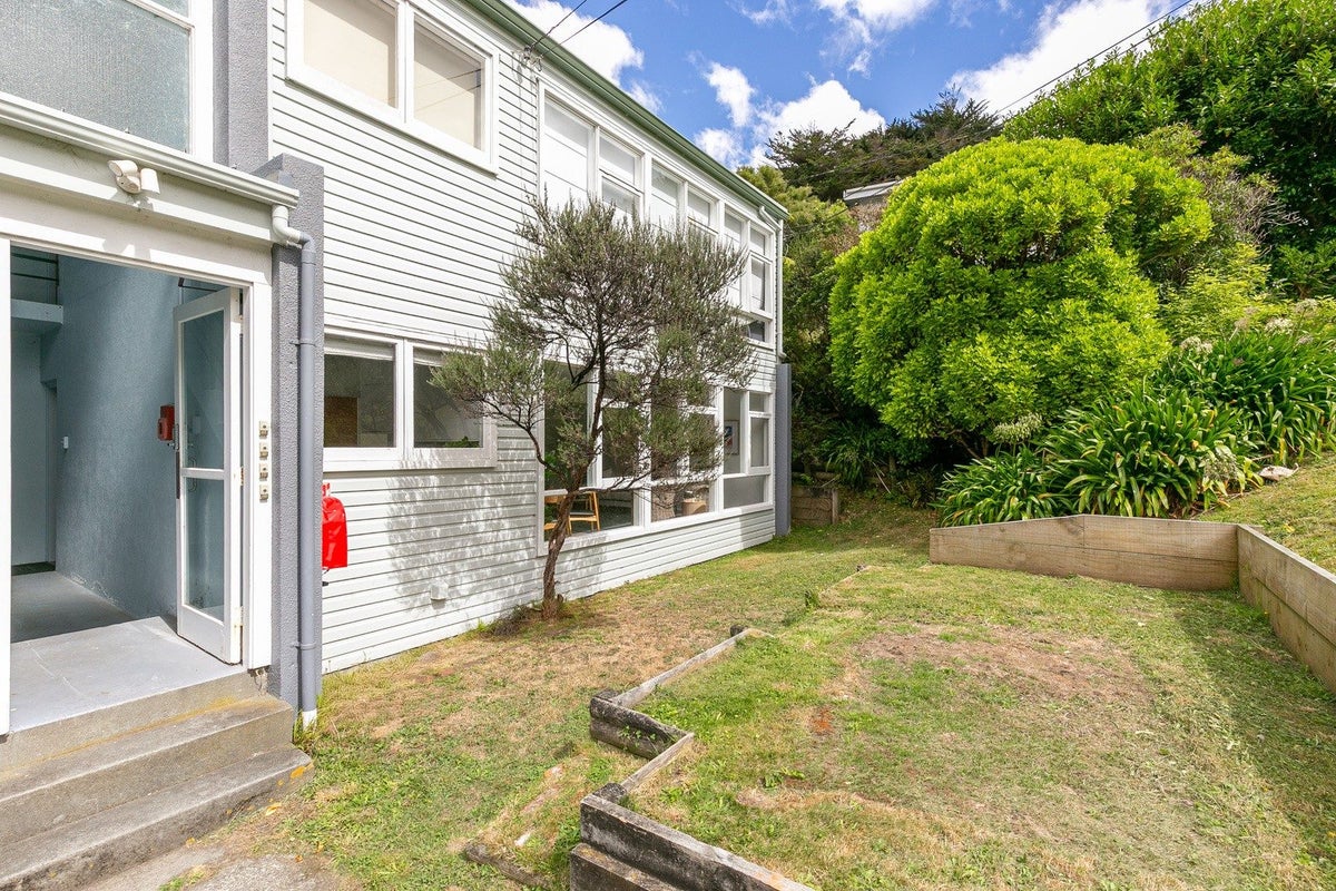 4/1 Canterbury Street, Karori, Wellington - Carousel 1