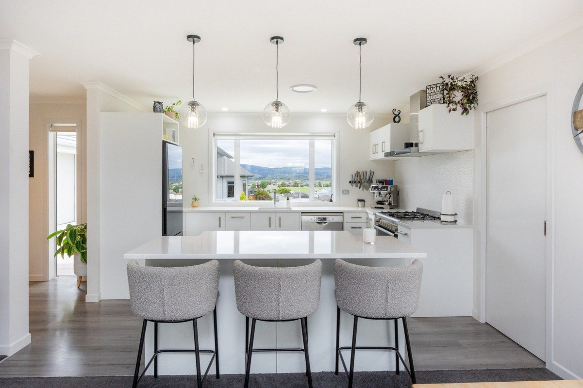 3 Tennyson Avenue, Kelvin Grove, Palmerston North - Carousel 2