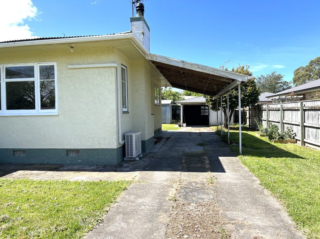 5 Hilton Road, Carterton - Carousel 2