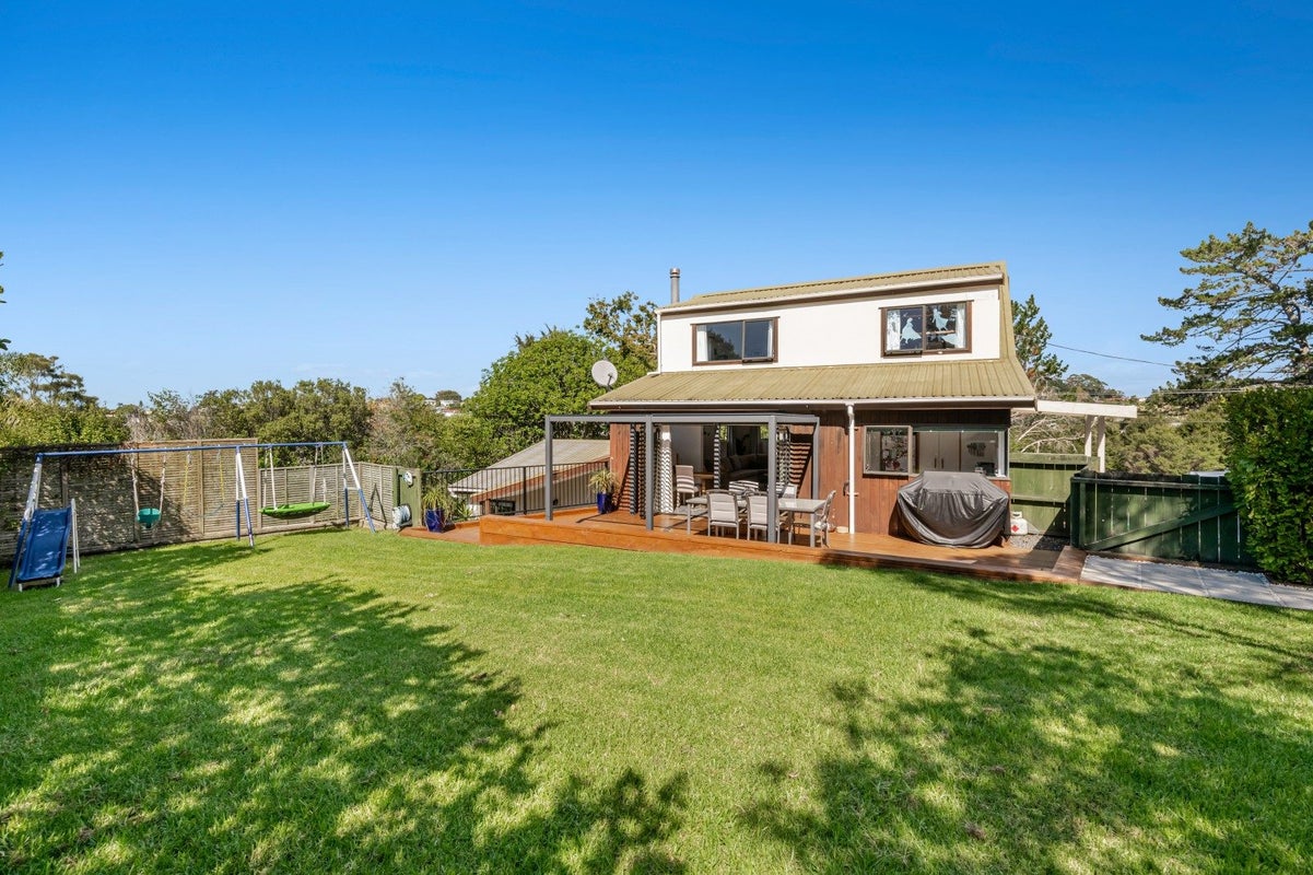 540 Whangaparaoa Road, Stanmore Bay, Rodney, Auckland - Carousel 2