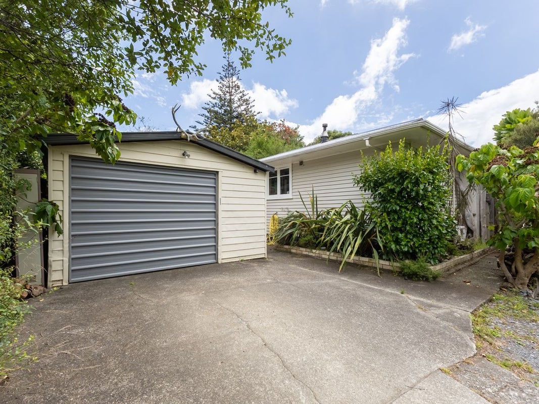 5 Leinster Avenue, Raumati South, Paraparaumu - Carousel 1