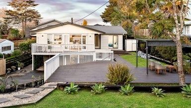 4 Kelston Street, New Lynn, Auckland - Carousel 1