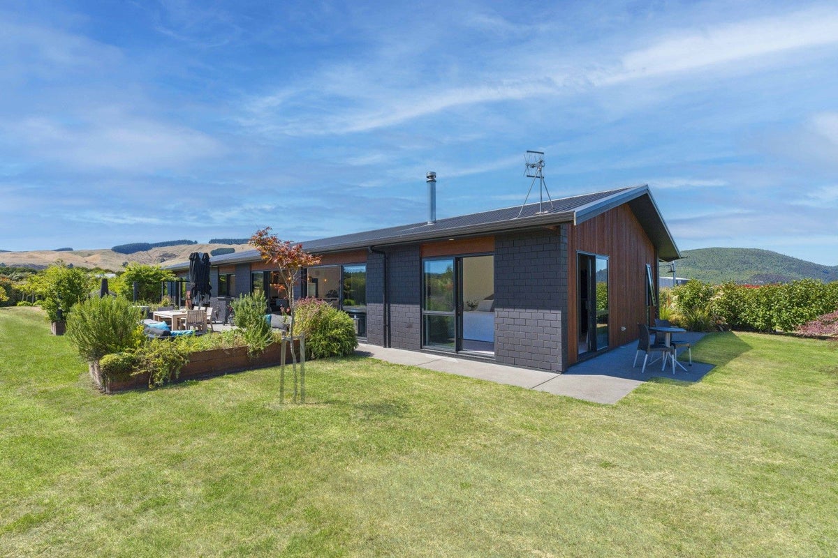 4 Kanuka Grove, Kinloch, Taupo - Carousel 34