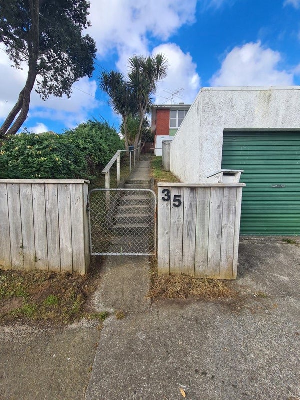 35 Bedford Street, Cannons Creek, Porirua - Carousel 1