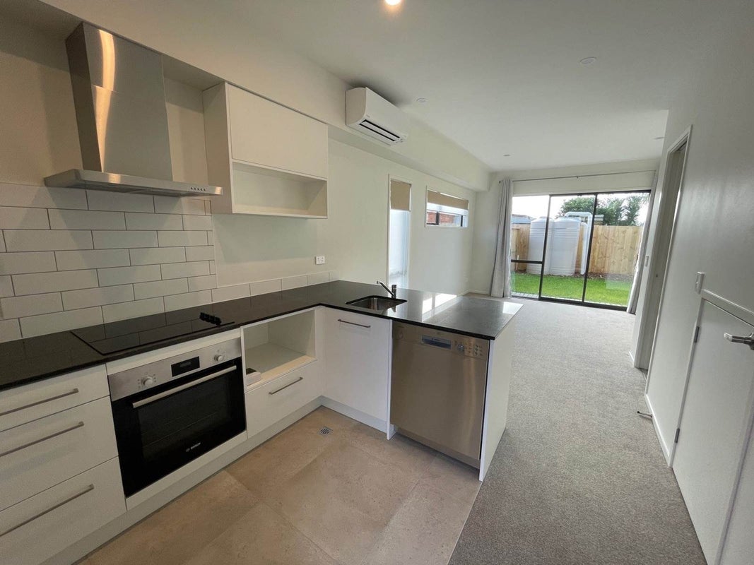 3/66 Neil Avenue, Te Atatu Peninsula, Auckland - Carousel 2
