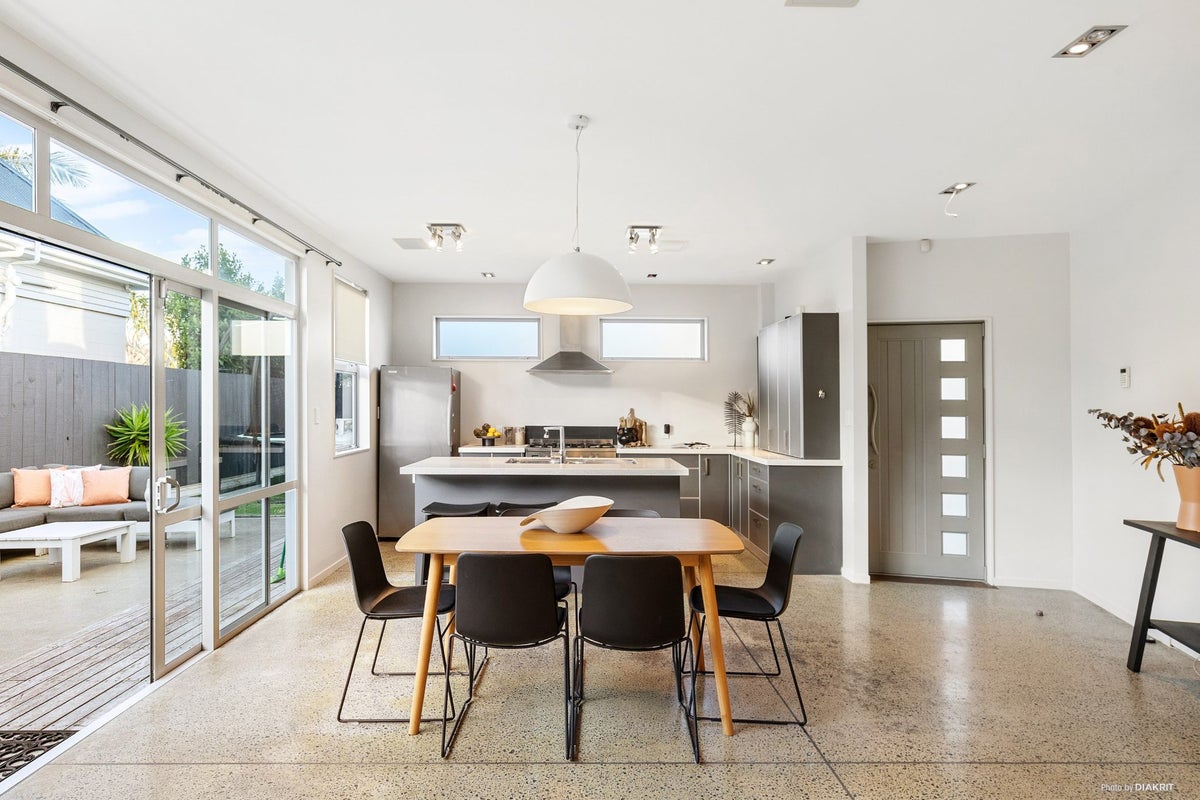3A Tyne Road, Forrest Hill, Auckland - Carousel 1