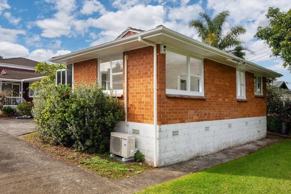 1/116 Richardson Road, Owairaka, Auckland - Carousel 1