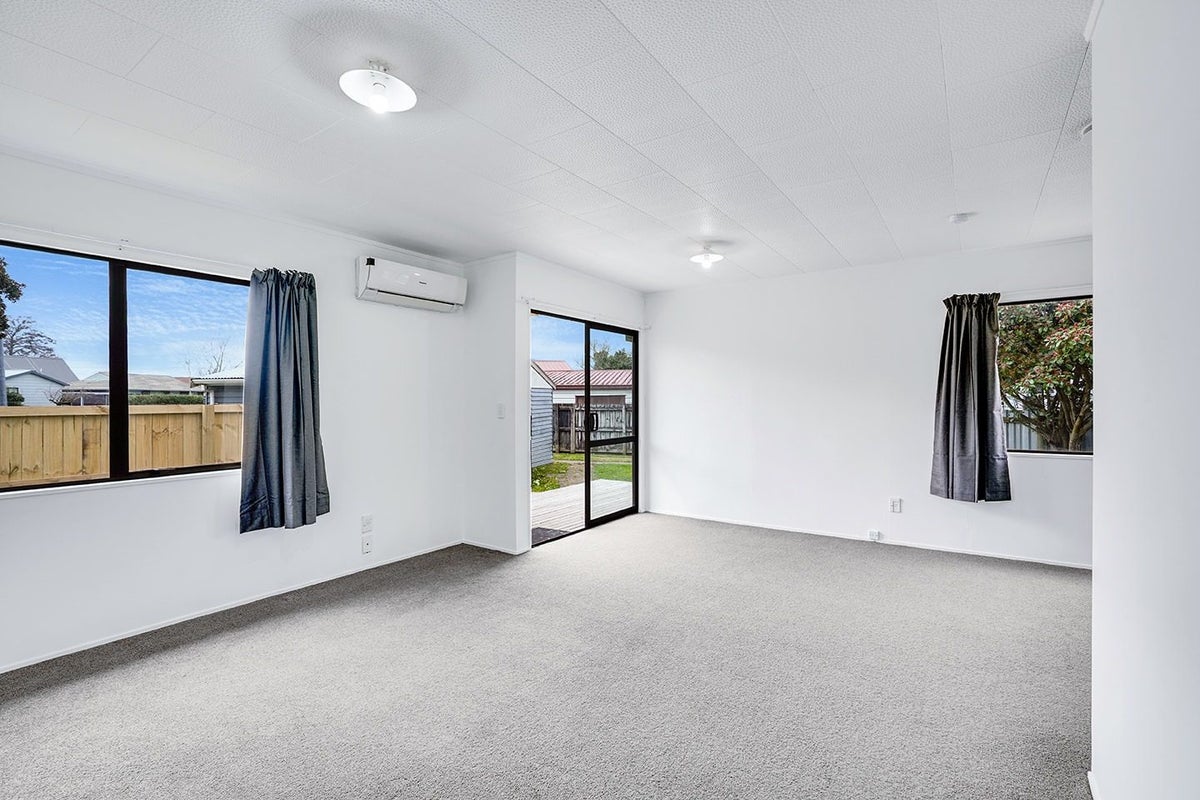 62 Garland Drive, St Andrews, Hamilton - Carousel 2