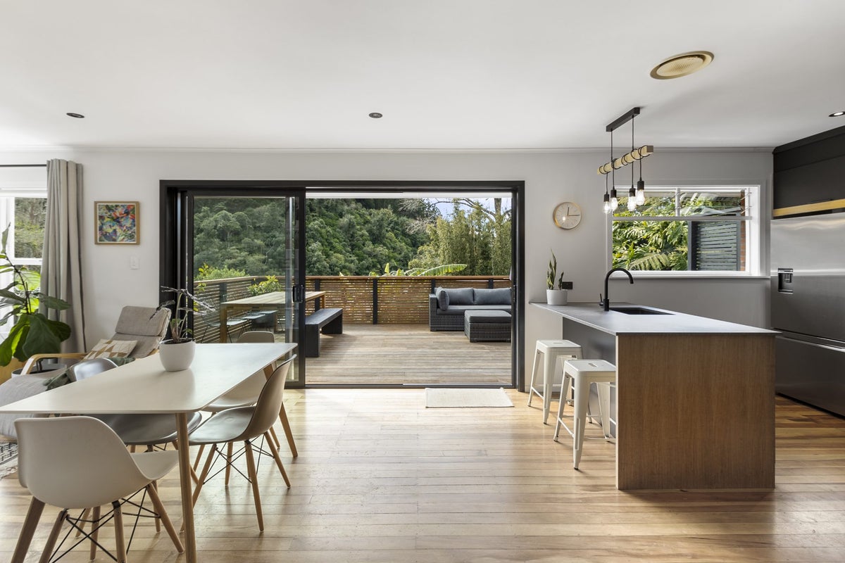 26 Lowtherhurst Road, Massey, Auckland - Carousel 1