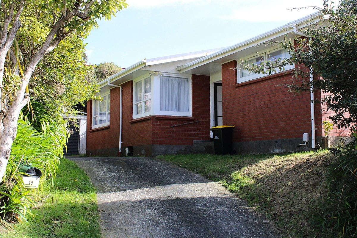 19 Mark Avenue, Paparangi, Wellington - Carousel 1