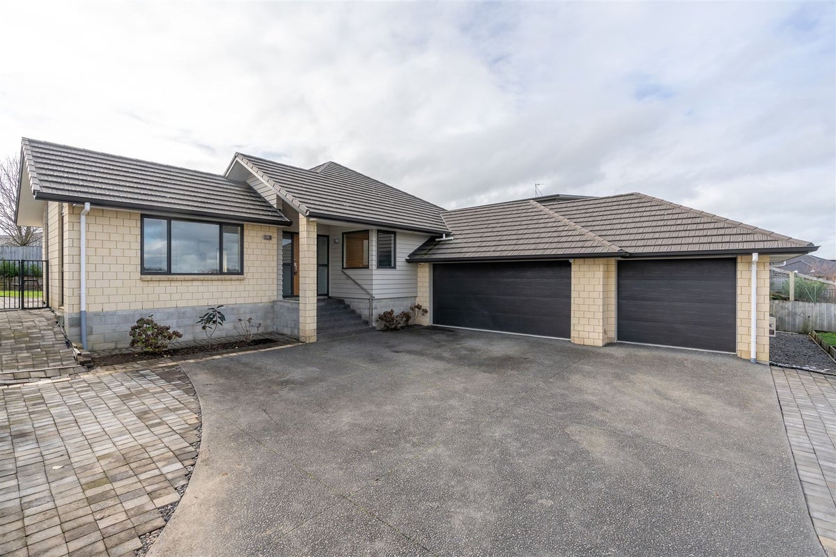 9 Clewer Lane, Flagstaff, Hamilton - Carousel 1