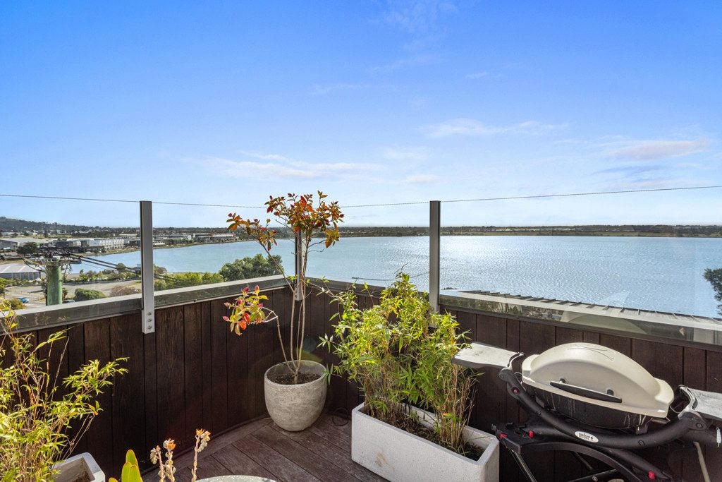 11 Te Awakura Terrace, Mount Pleasant, Christchurch - Carousel 2