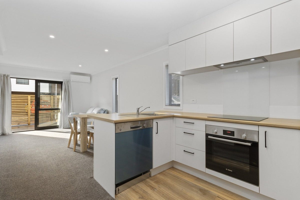 4/150 Te Rapa Road, Beerescourt, Hamilton - Carousel 2