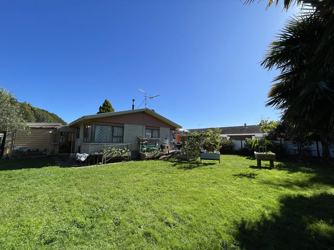 325 Hukanui Road, Queenwood, Hamilton - Carousel 1