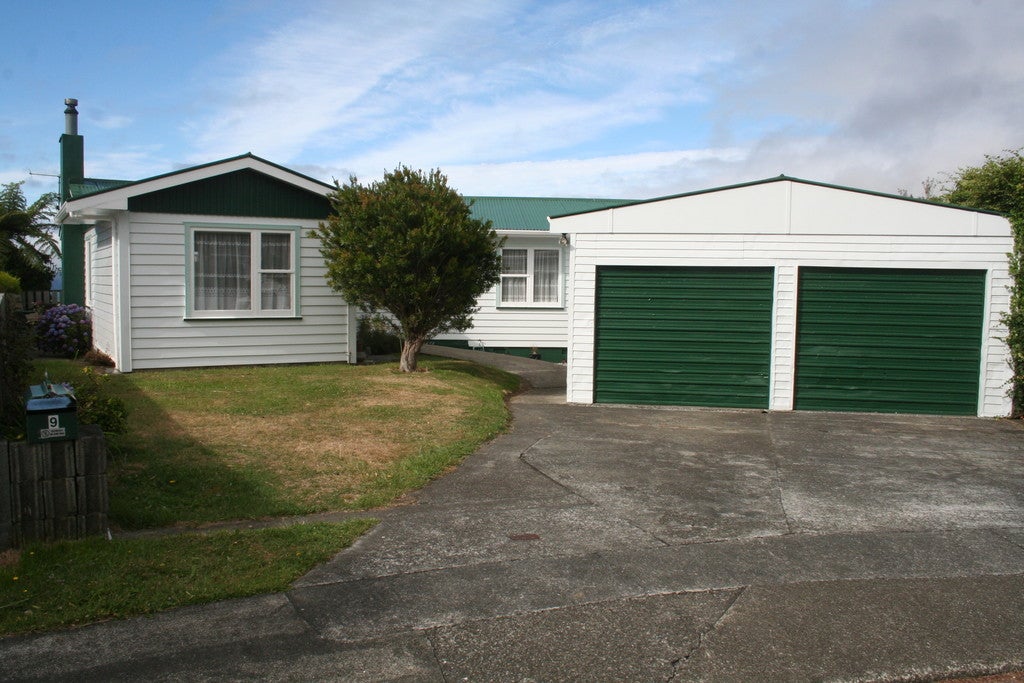 9 Clematis Grove, Maungaraki, Lower Hutt - Carousel 2