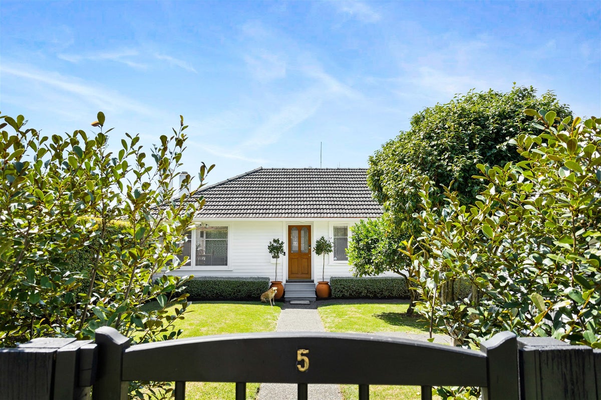 5 Kervil Avenue, Te Atatu Peninsula, Auckland - Carousel 1