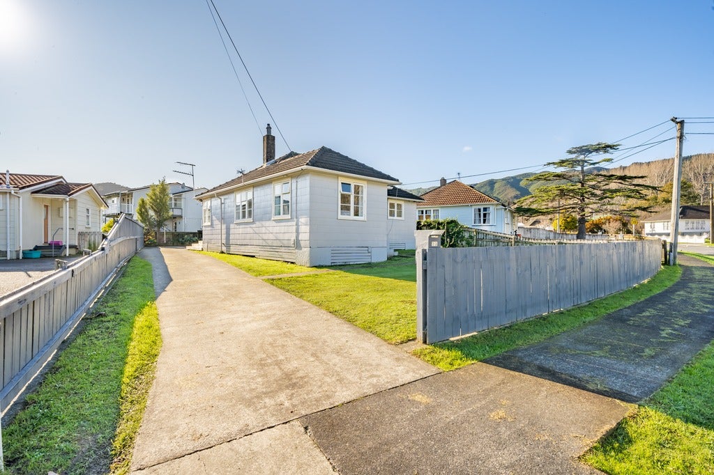 23 Strand Crescent, Naenae, Lower Hutt - Carousel 1