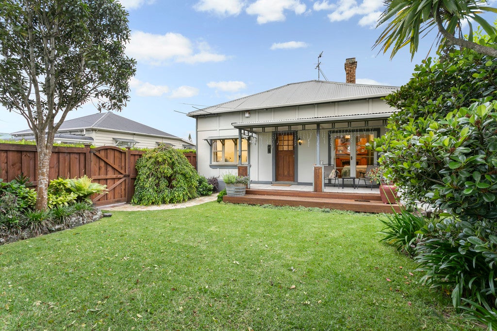 84 Astley Avenue, New Lynn, Auckland - Carousel 2