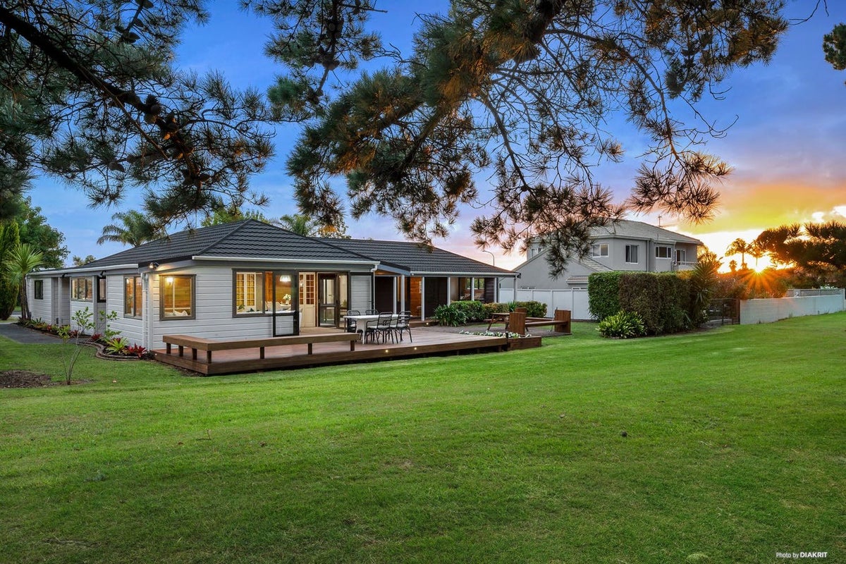 10 Seneca Court, Golflands, Auckland - Carousel 1