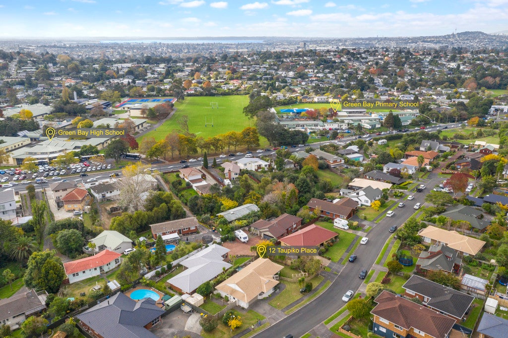 12 Taupiko Place, Green Bay, Auckland - Carousel 2